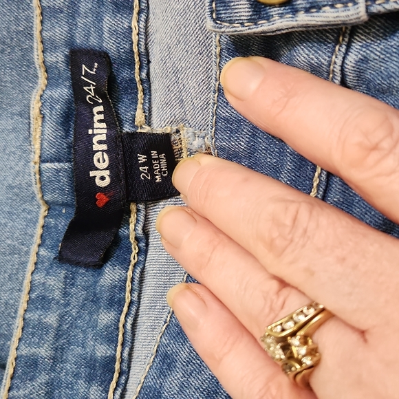 Denim 24/7 Distressed jeans. Size 24W. - Picture 4 of 6